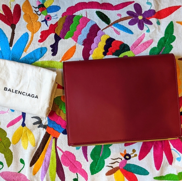 BALENCIAGA Red Leather Box Clutch Bag with Clasp - Picture 3 of 7